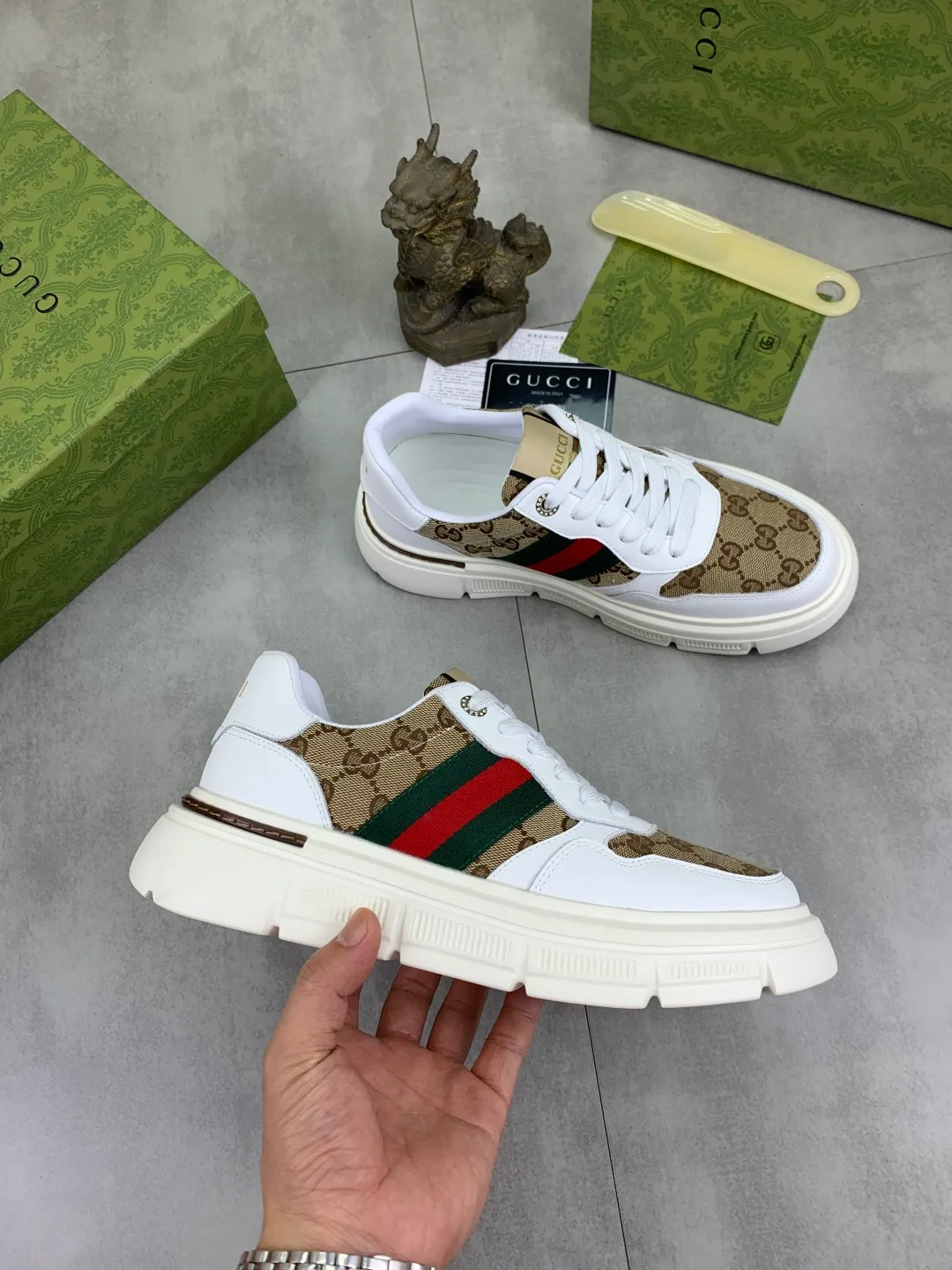 Men's shoes 💰P400💰[New style]🆘 The latest model from Gucci GUCCI official website🎁Classic casual and fashionable men's shoes👟Best model💥The style is simple and elegant, exclusive for trendy men. Unique official website latest brand elements👑Gucci original decoration, fashionable and generous, original soft calfskin fabric➕Comfortable soft first-layer pigskin lining ✅The official website specifies wear-resistant casual outsole, the classic model is photographed in real life🎬Color: 2️⃣colors available😍Number of codes: 38-44